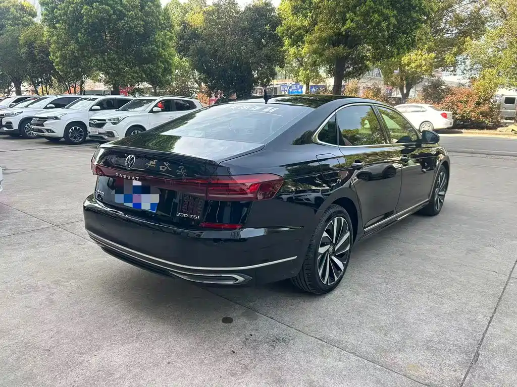 Volkswagen Passat 2022 — фото 11