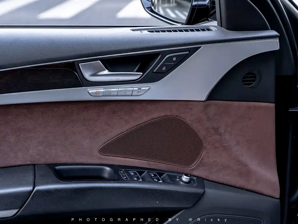 Audi A8 2015 — фото 8