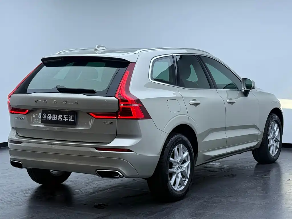 Volvo XC60 2018 — фото 5