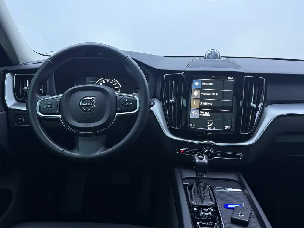 Volvo XC60 2018 — фото 13
