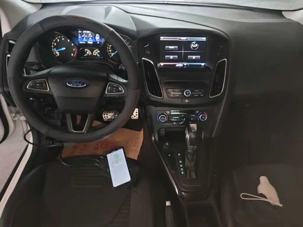 Ford Focus 2016 — фото 10