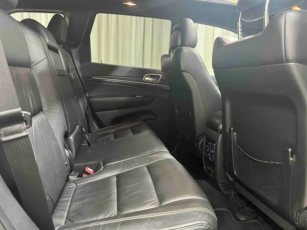 Jeep Grand Cherokee 2015 — фото 24