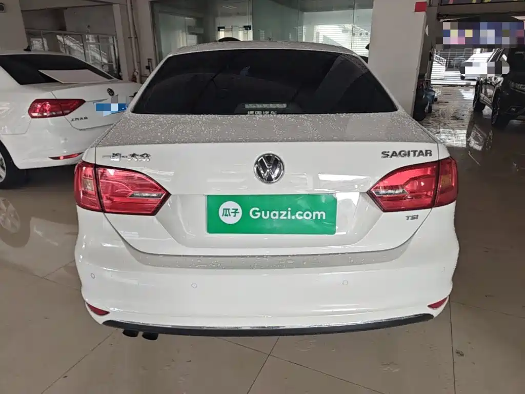 Volkswagen Sagitar 2015