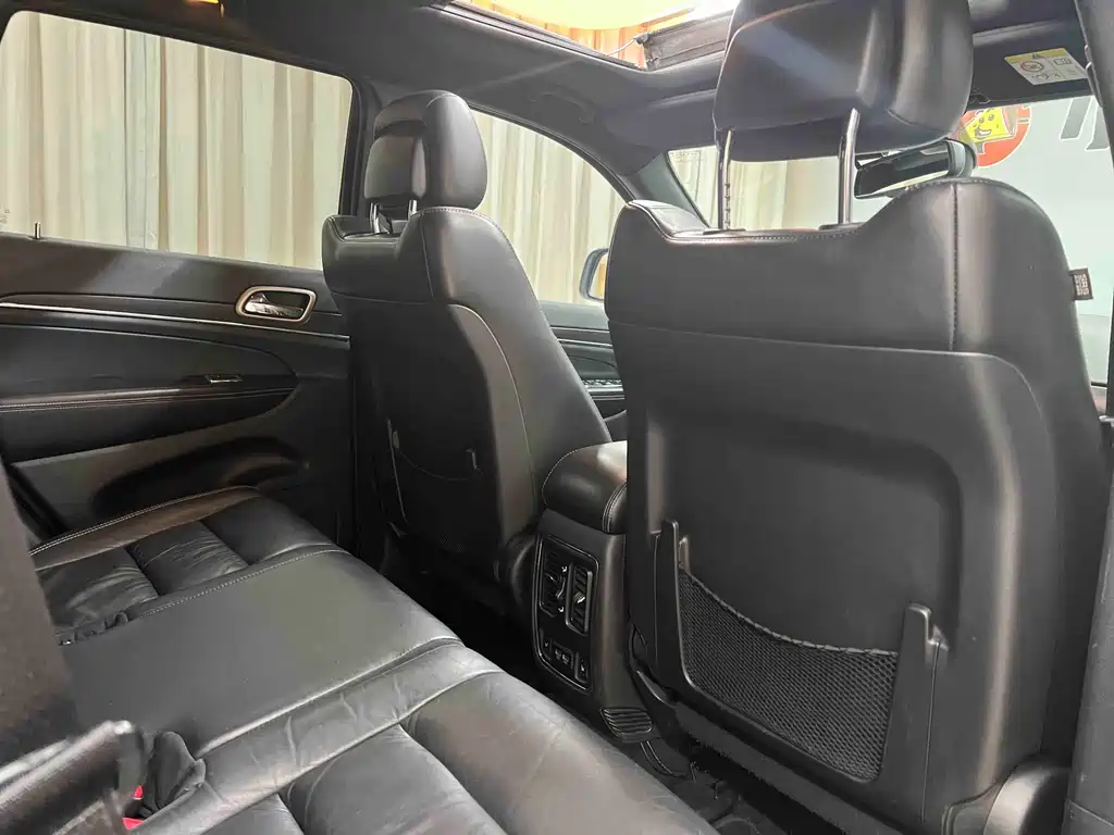 Jeep Grand Cherokee 2015 — фото 25