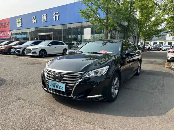 Toyota Crown 2015