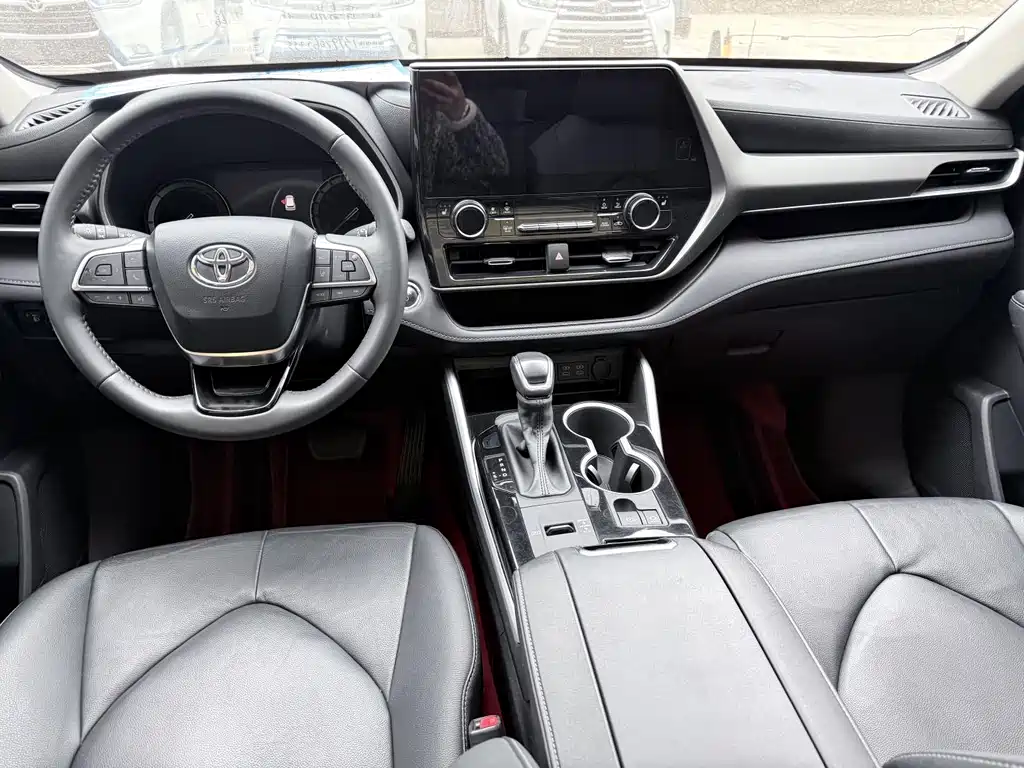 Toyota Highlander 2023 — фото 13