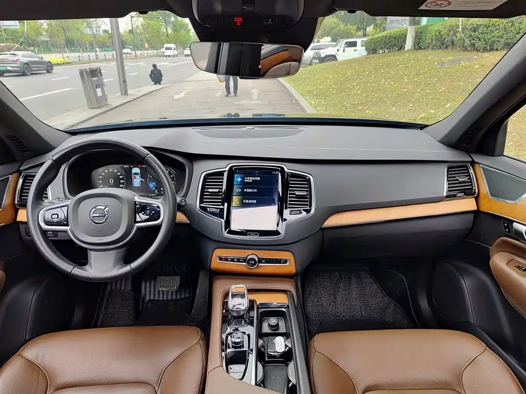 Volvo XC90 2022 — фото 10