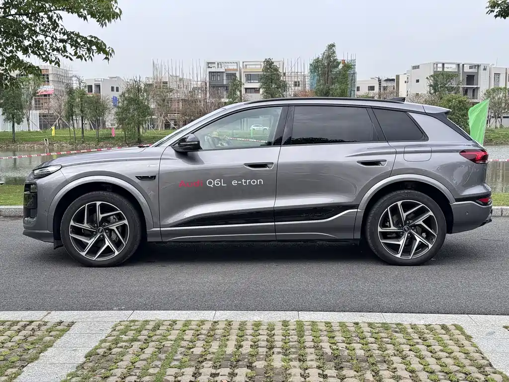 Audi Q6L e-tron 2025 — фото 4