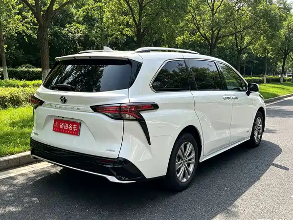 Toyota Sienna 2025