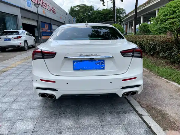 Maserati Ghibli 2021