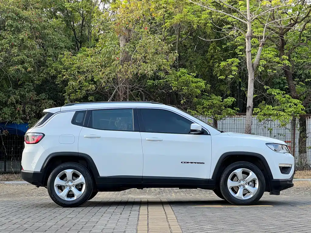 Jeep Compass 2017 — фото 7