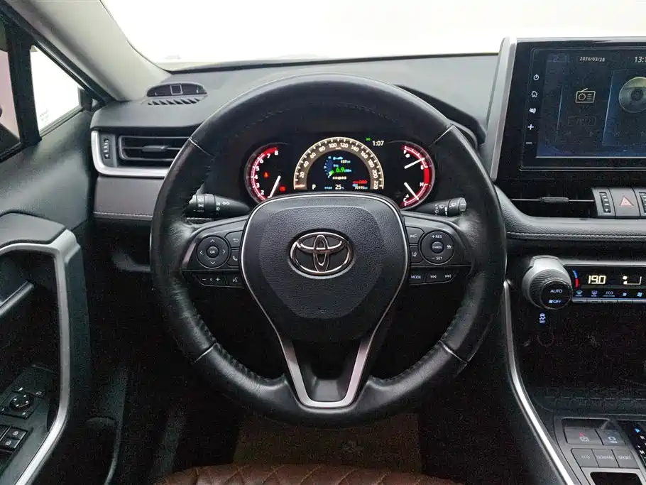 Toyota RAV4 2020 — фото 15
