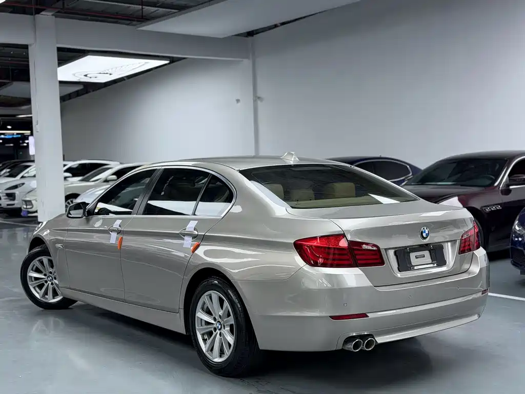 BMW 5 Series 2012 — фото 10