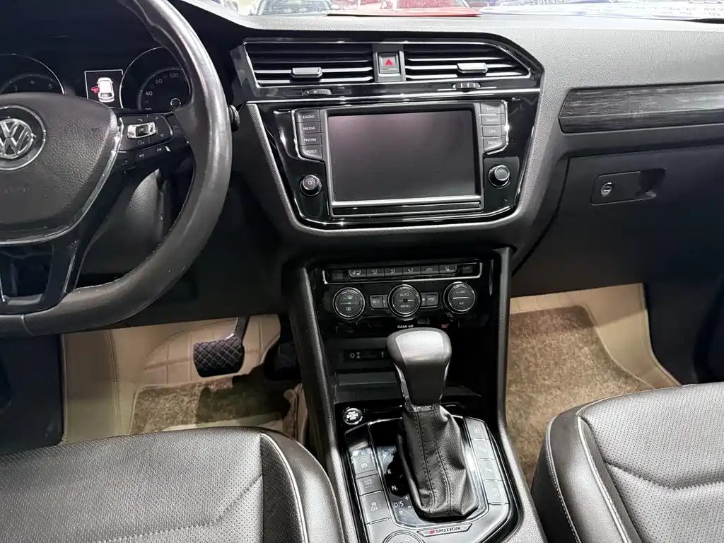 Volkswagen Tiguan L 2017 — фото 14
