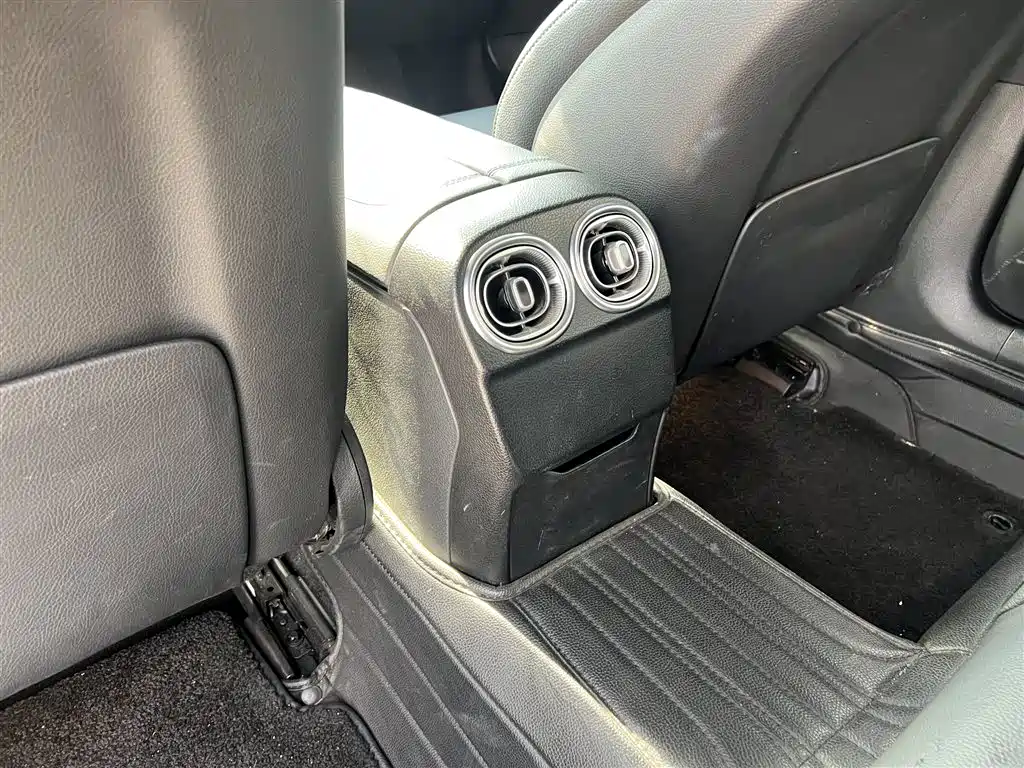 Mercedes-Benz C-Class 2023 — фото 10