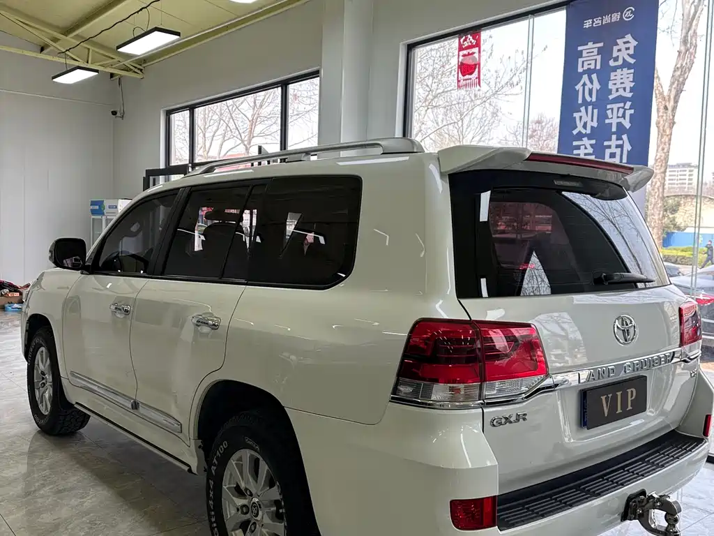 Toyota Land Cruiser 2017 — фото 5