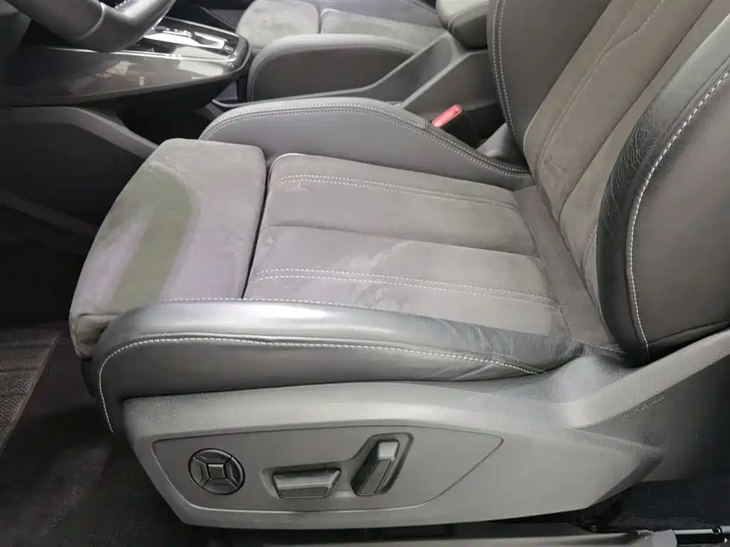 Audi Q4 e-tron 2023 — фото 20