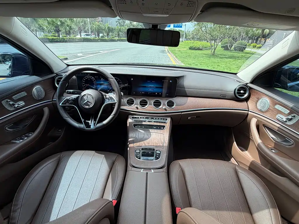 Mercedes-Benz E-Class 2023 — фото 12