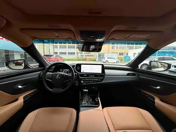 Lexus ES 2024