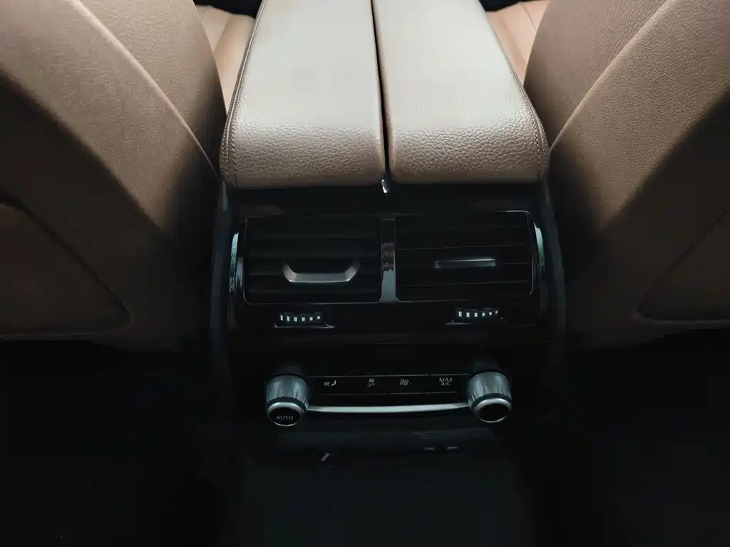 BMW 5 Series 2020 — фото 14