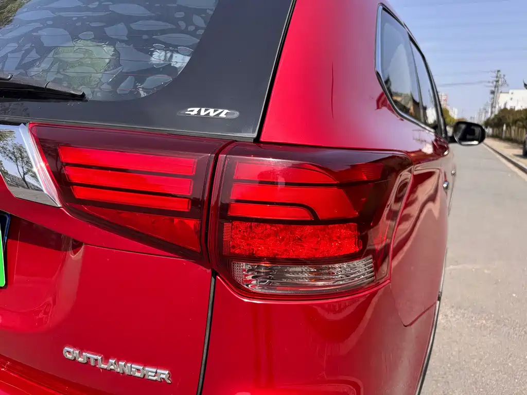 Mitsubishi Outlander 2017 — фото 22