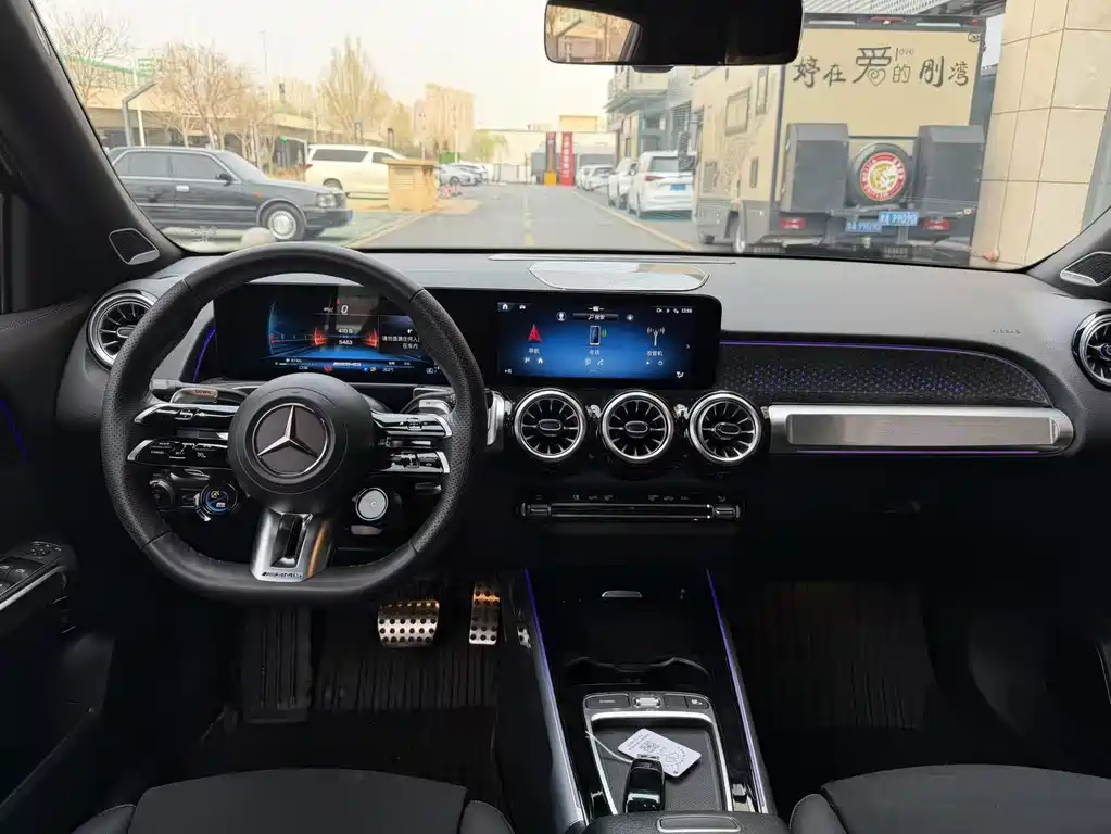 Mercedes-Benz GLB AMG 2025 — фото 8