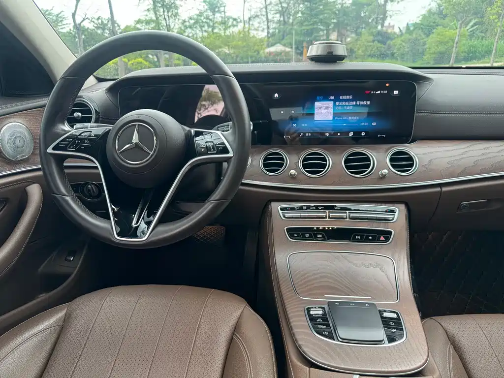 Mercedes-Benz E-Class 2023 — фото 9