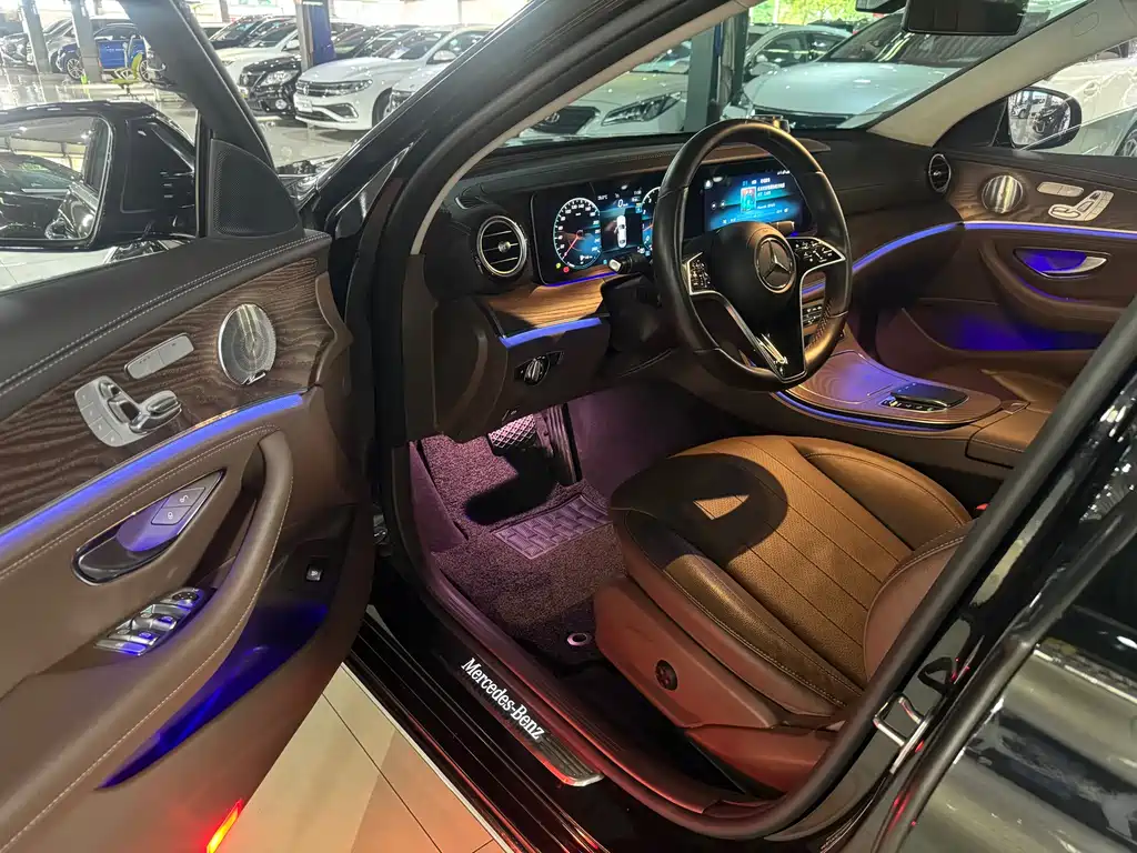 Mercedes-Benz E-Class 2023 — фото 13