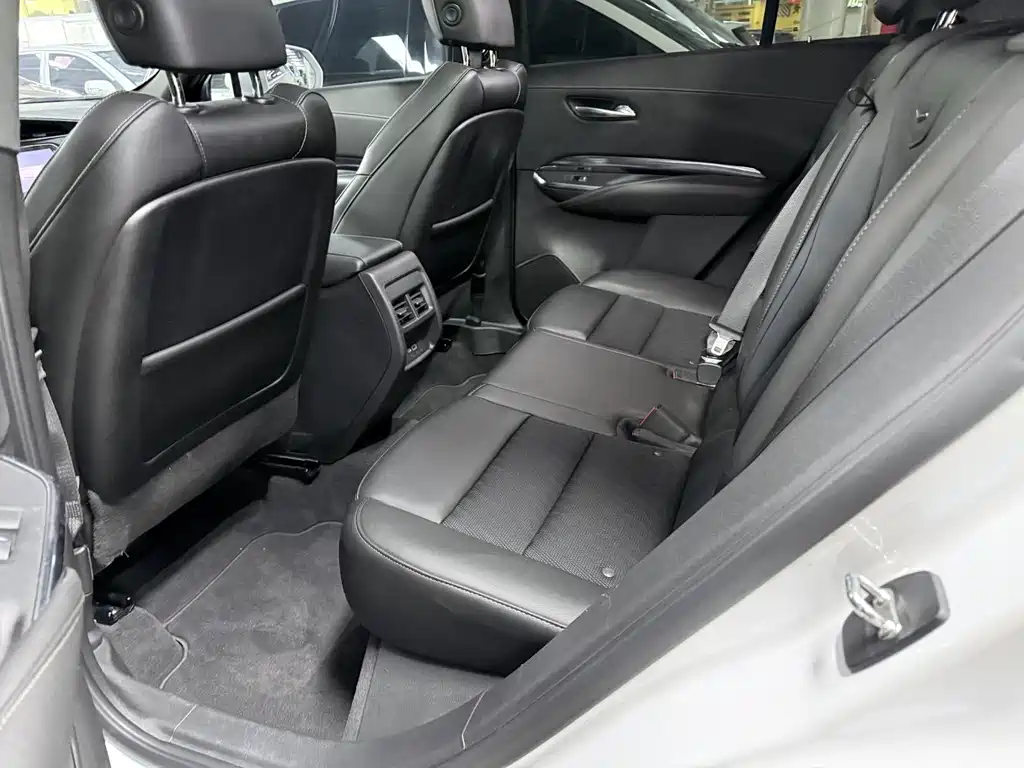 Cadillac XT4 2021 — фото 11