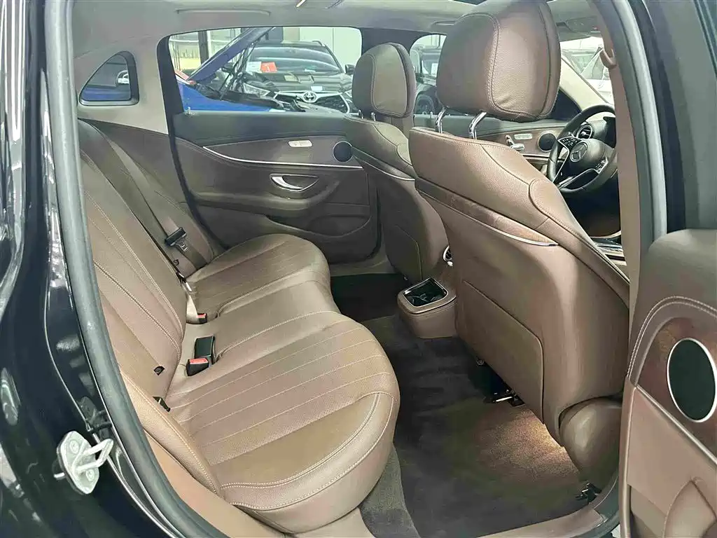 Mercedes-Benz E-Class 2023 — фото 16