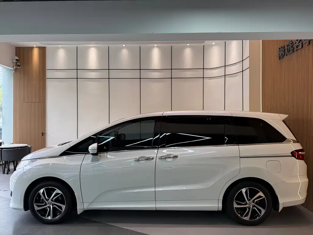 Honda Odyssey 2017 — фото 4