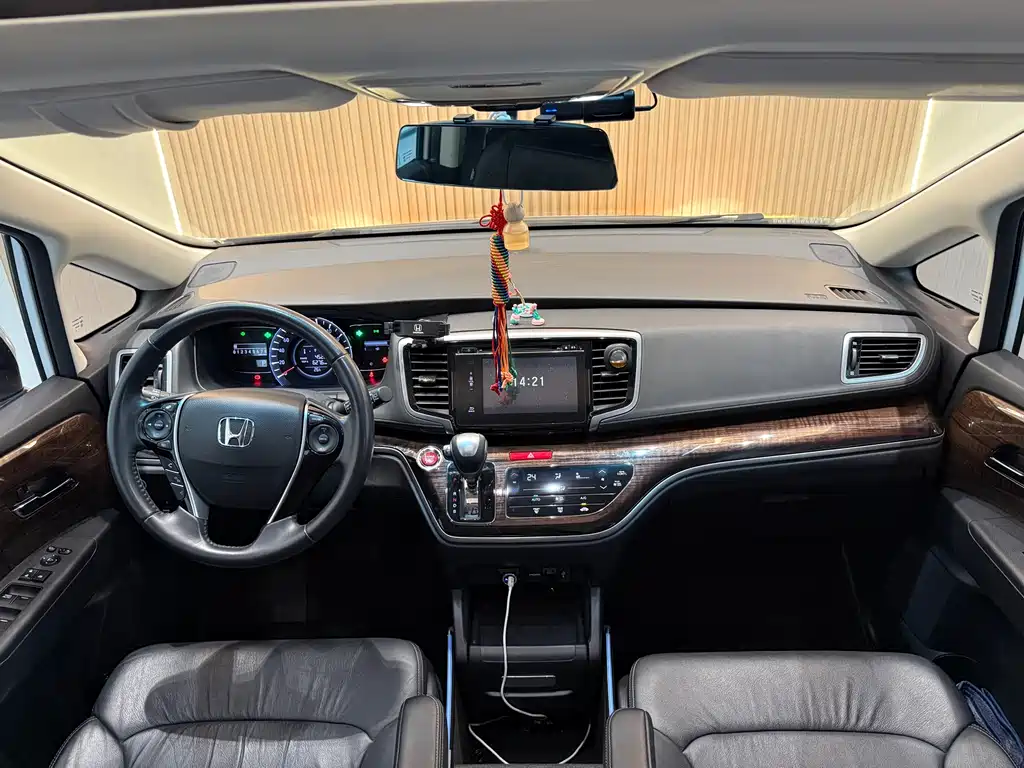 Honda Odyssey 2017 — фото 12
