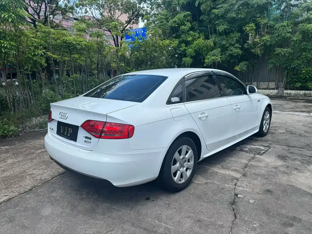 Audi A4L 2015