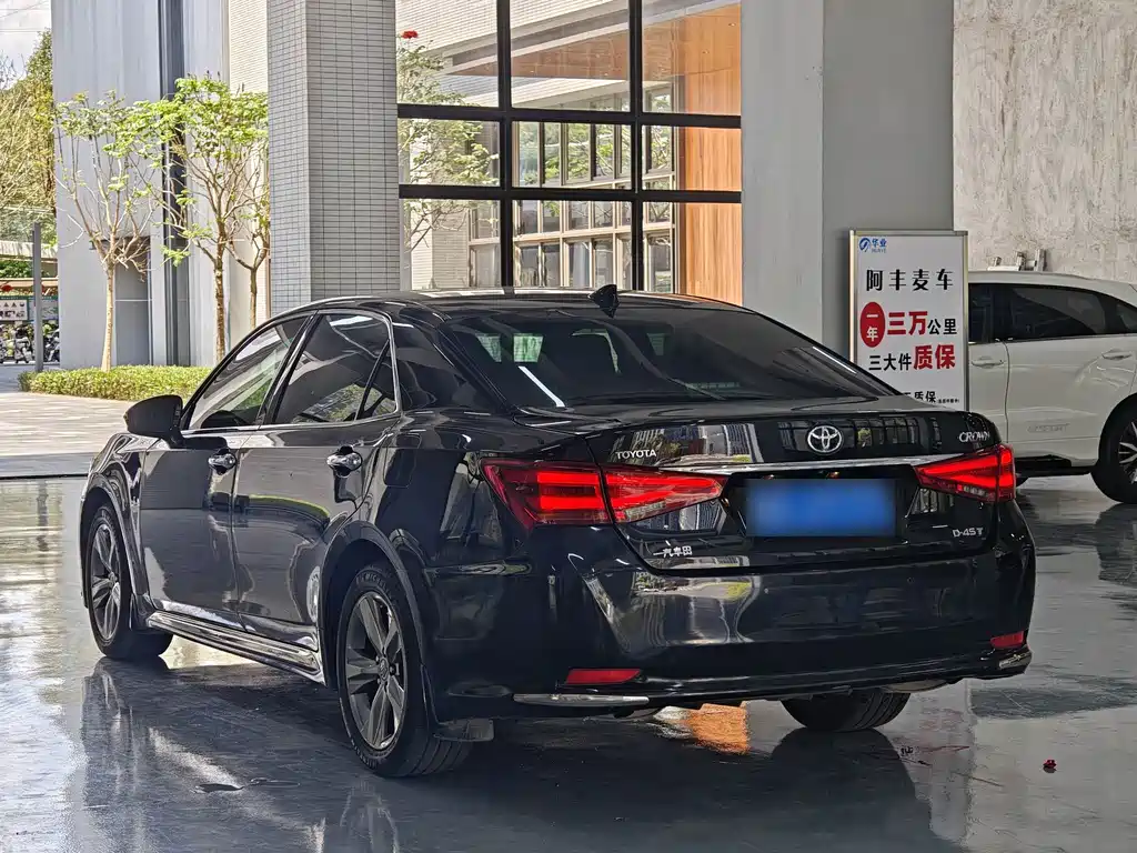 Toyota Crown 2018 — фото 8