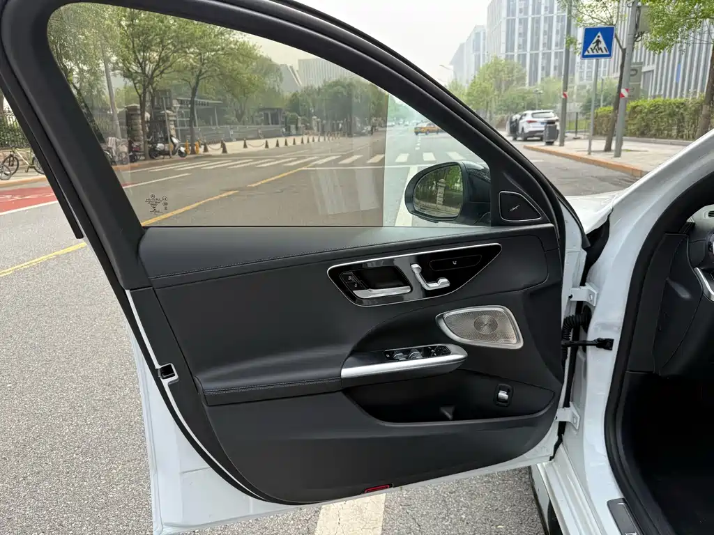 Mercedes-Benz C-Class 2023 — фото 24