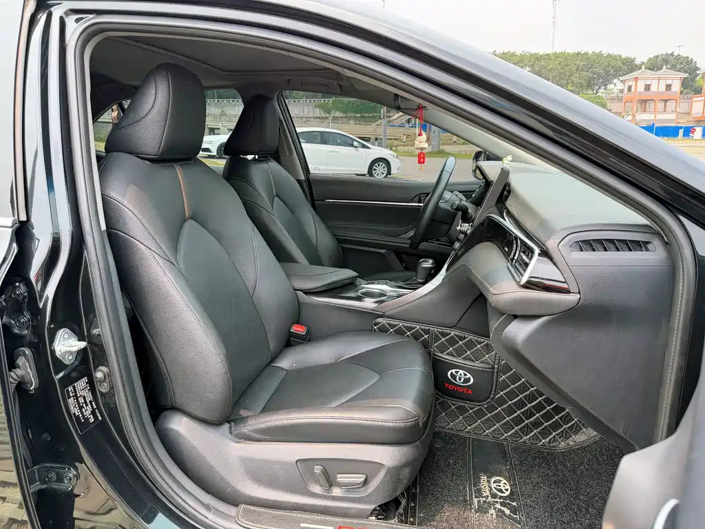 Toyota Camry 2023 — фото 13