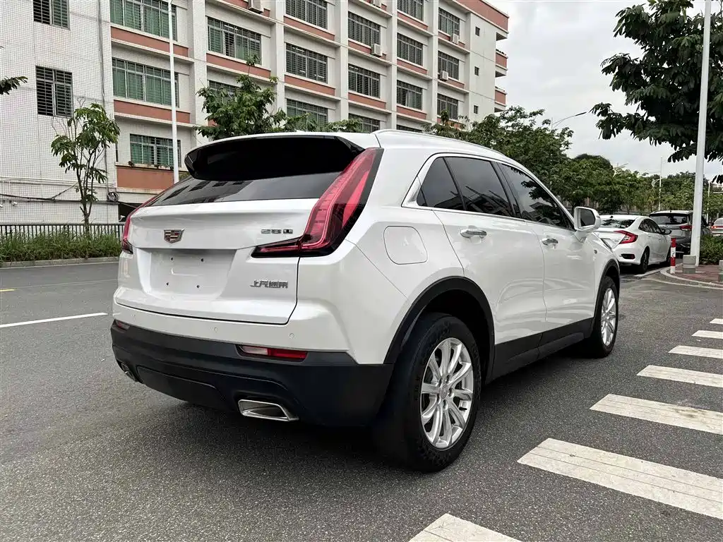 Cadillac XT4 2021 — фото 8