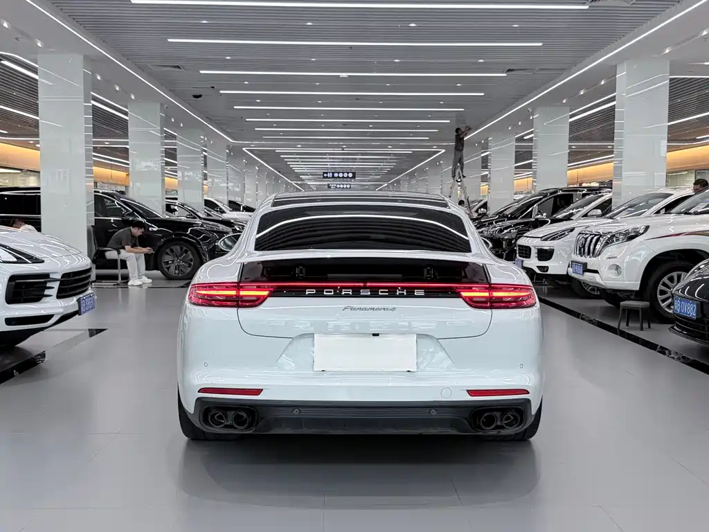 Porsche Panamera 2019 — фото 15