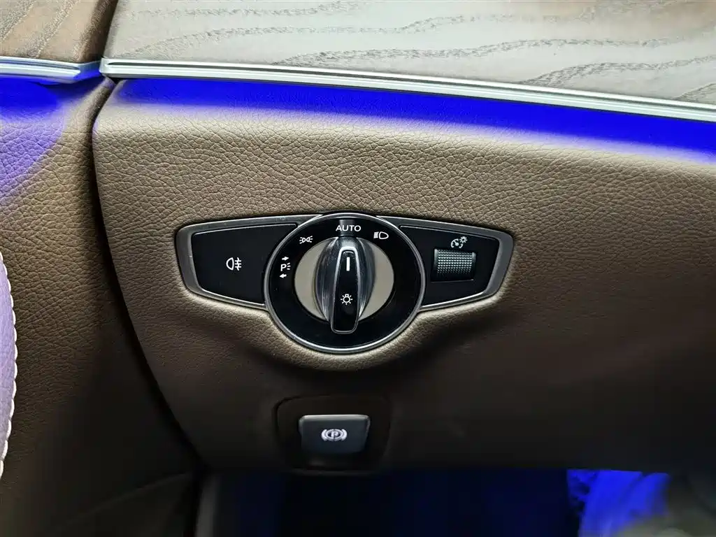 Mercedes-Benz E-Class 2023 — фото 21