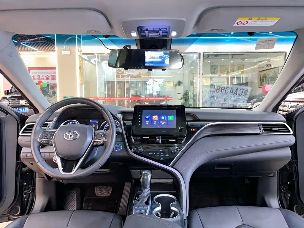 Toyota Camry 2022 — фото 14