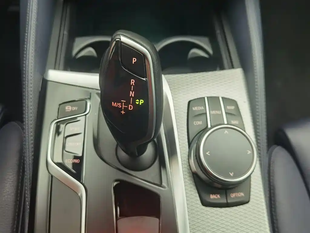 BMW 5 Series 2020 — фото 13