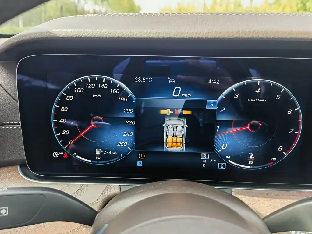 Mercedes-Benz E-Class 2022 — фото 15