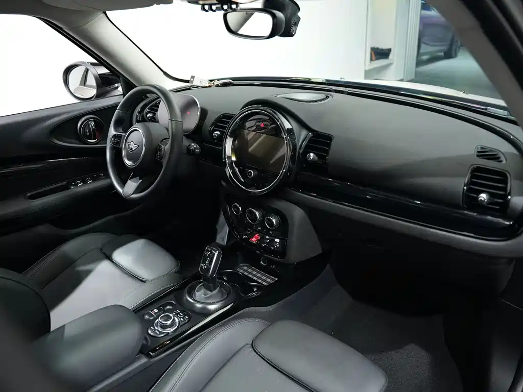 MINI CLUBMAN 2024