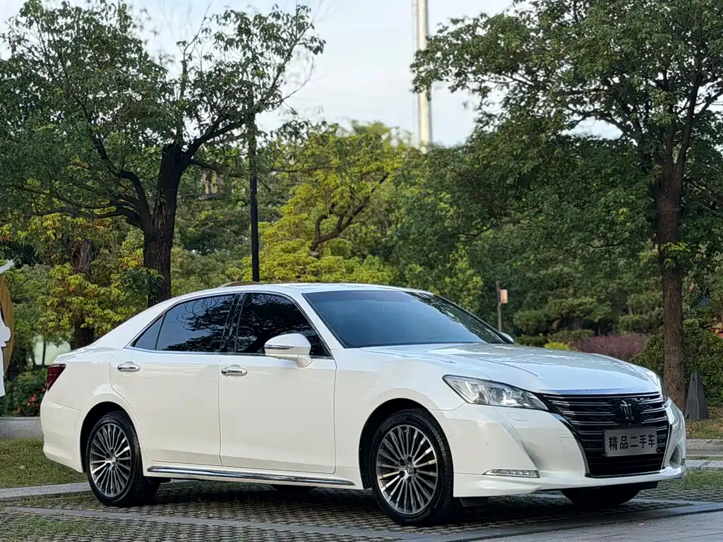 Toyota Crown 2018 — фото 3