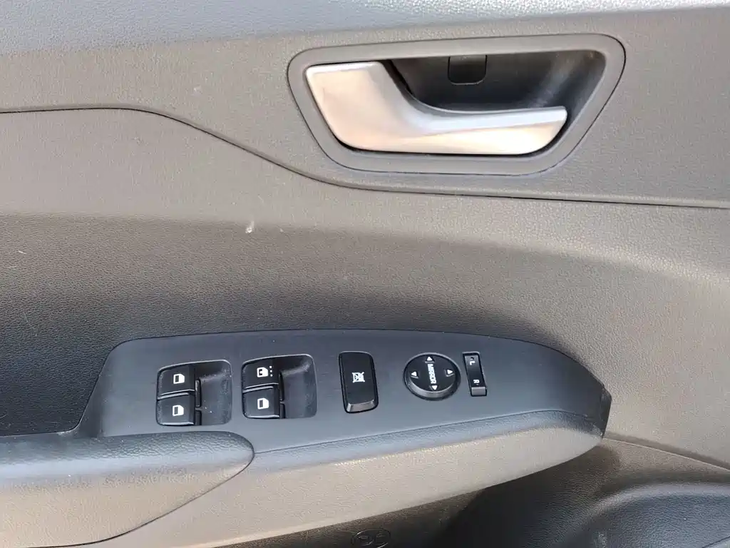 Hyundai Verna 2017 — фото 11