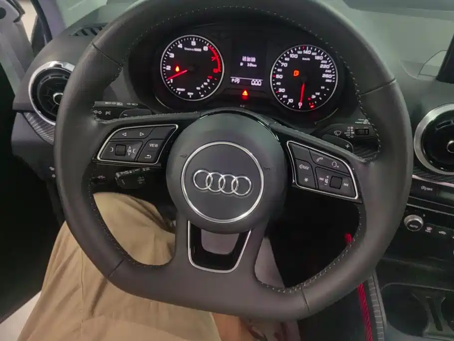 Audi Q2L 2022 — фото 15