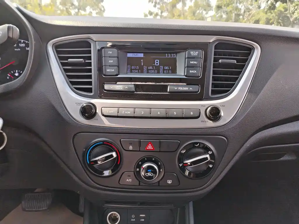 Hyundai Verna 2017 — фото 17