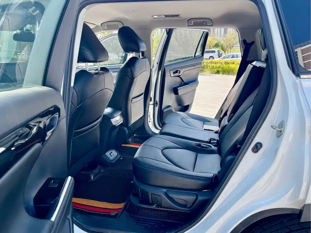 Toyota Highlander 2022 — фото 10