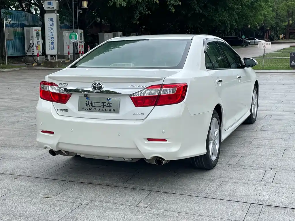 Toyota Camry 2013 — фото 5