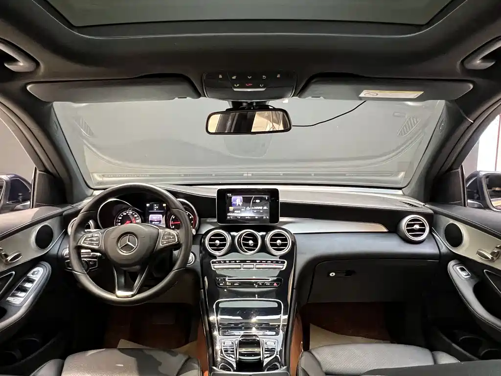 Mercedes-Benz GLC 2016 — фото 12